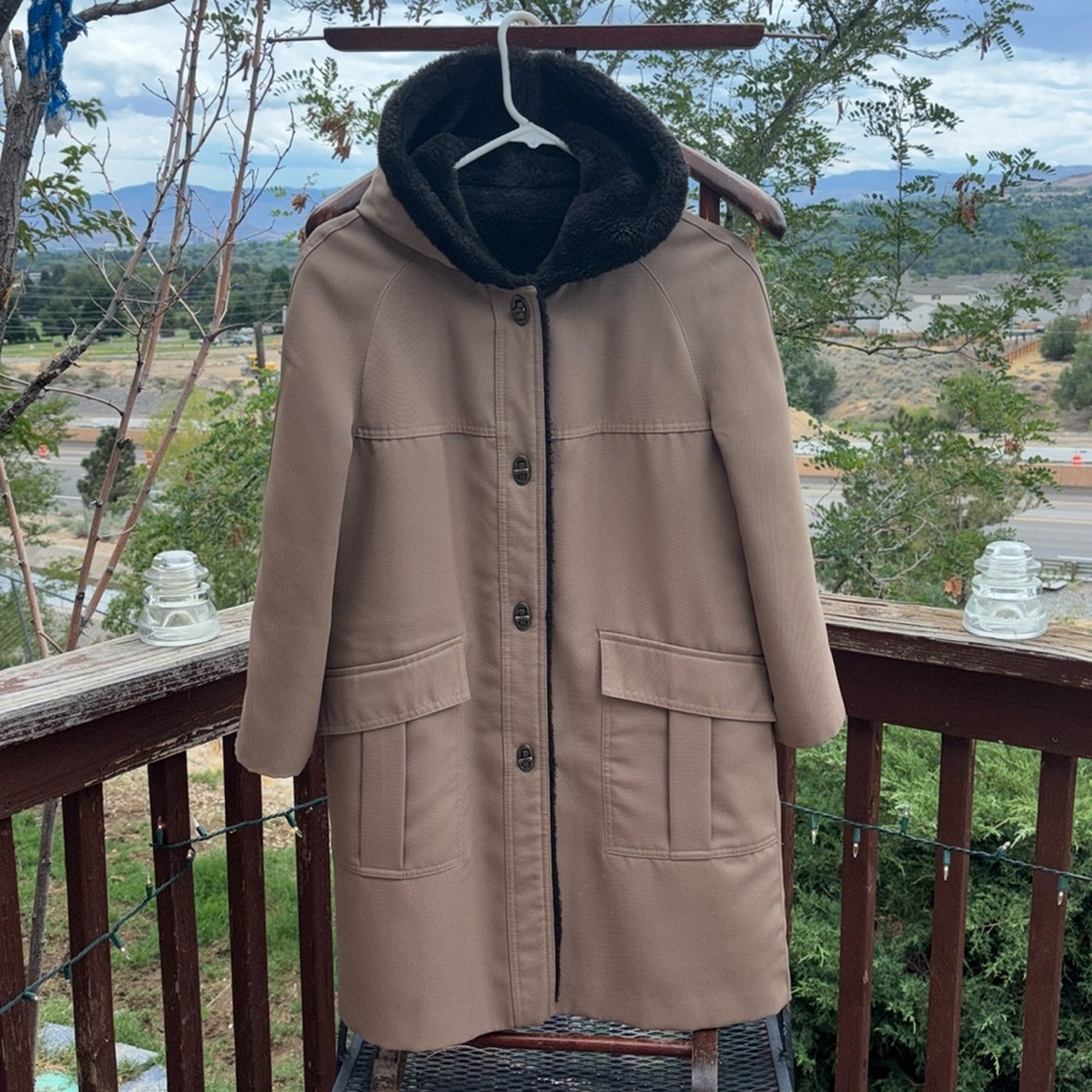 VINTAGE ILGWU women’s union made tan hooded brown faux fur lined metal switch